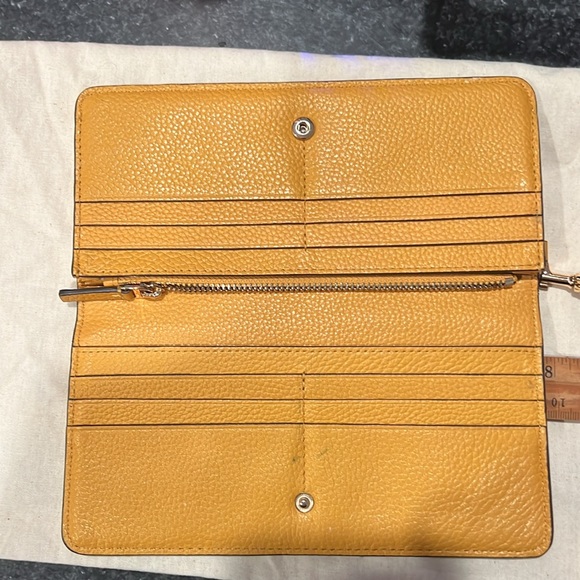 Tory Burch wallet wristlet - Picture 2 of 9